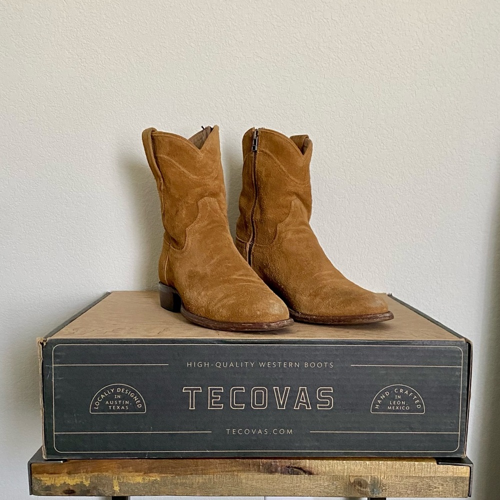 Tecovas The Roy Suede boot